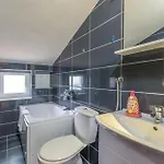 Six-bedroom In Semesterbostad *