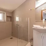 Six-bedroom In Holiday home