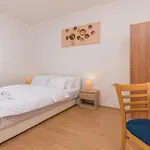 Six-bedroom In Holiday home *