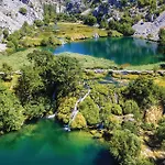 Six-bedroom In Holiday home Bilisane