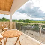 Six-bedroom In
