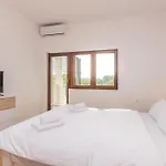 Six-bedroom In Holiday home Bilisane