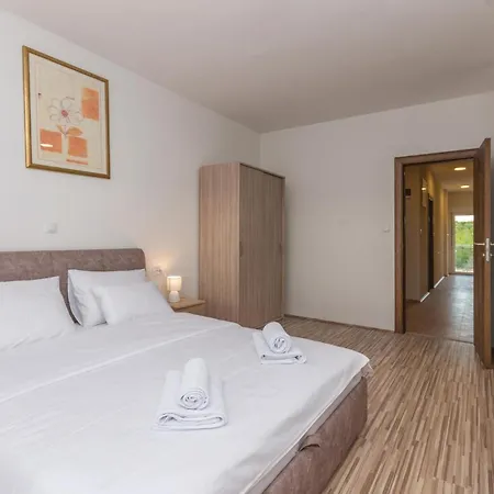 Six-bedroom In