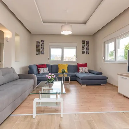 Six-bedroom In