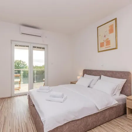 Six-bedroom In Bilisane