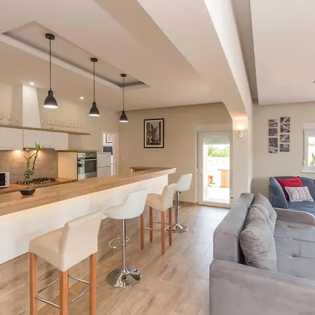 Six-bedroom In