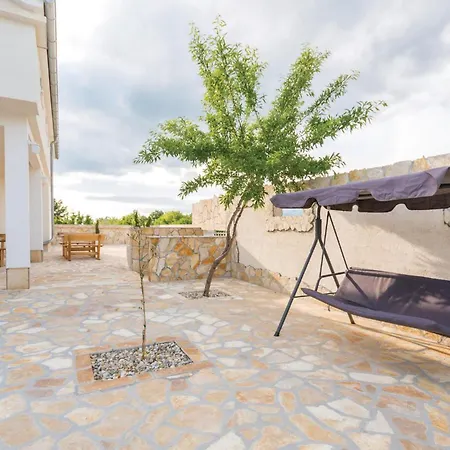 Six-bedroom In Bilisane