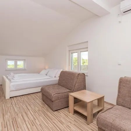 Six-bedroom In * Bilisane