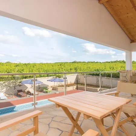 Semesterbostad 6 Bedroom Awesome In Bilisane