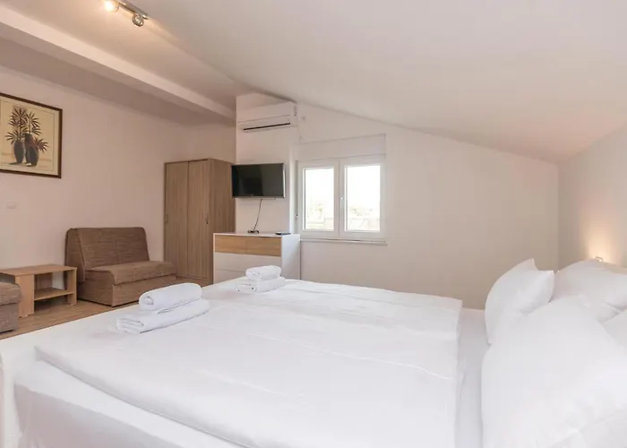 Six-bedroom In *