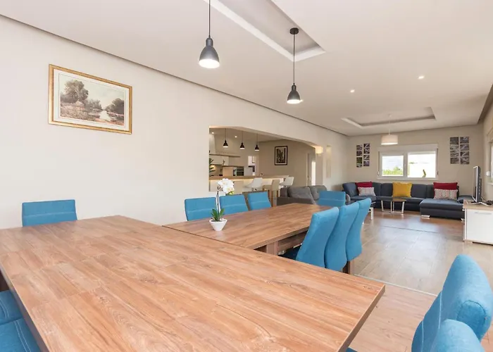 Six-bedroom In *