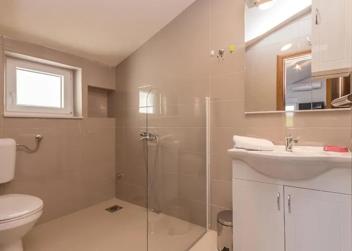 Six-bedroom In Сasa de vacaciones