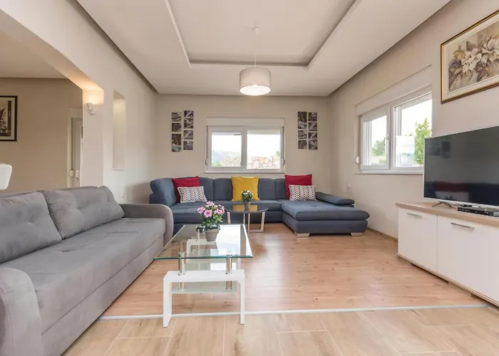 Six-bedroom In