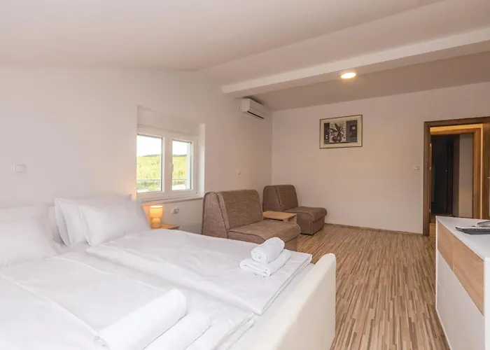 Six-bedroom In *