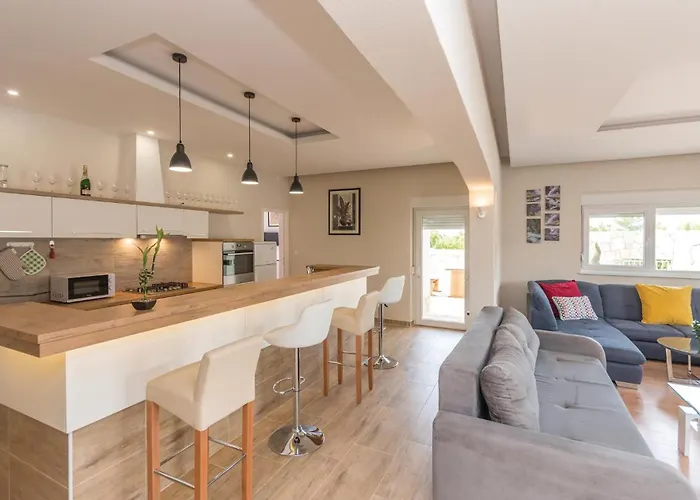 Six-bedroom In