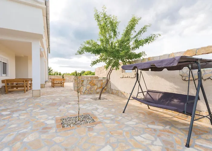 Six-bedroom In Bilisane