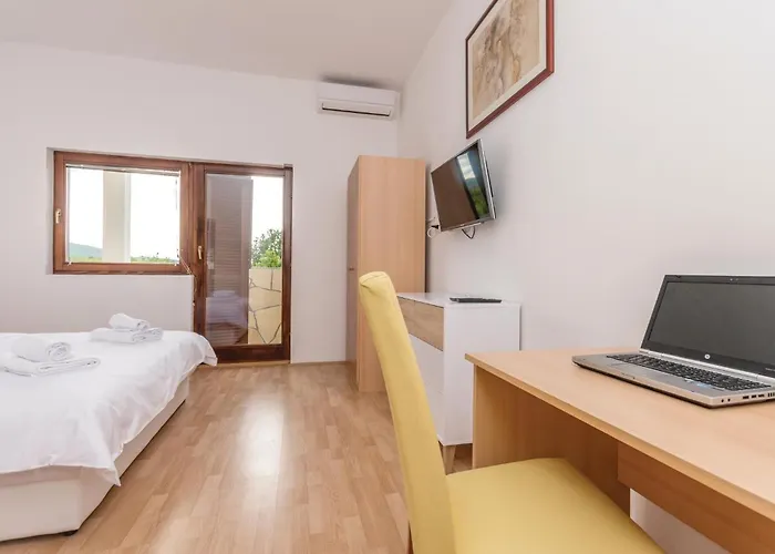 Six-bedroom In Сasa de vacaciones