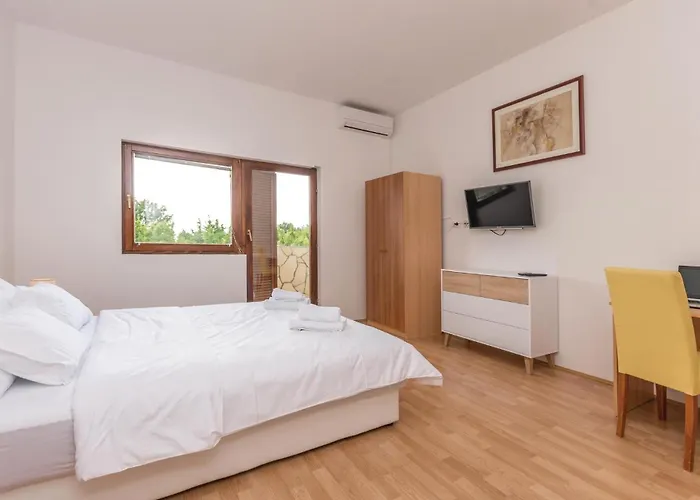 Six-bedroom In Сasa de vacaciones